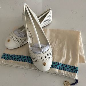 Tory Burch Minnie logo travel flat